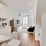 By The Palace - Ajuda Apartman