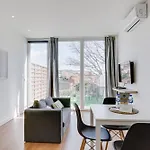 By The Palace - Ajuda Apartman *