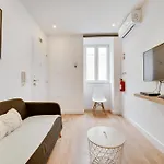 Apartman By The Palace - Ajuda