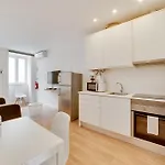 By The Palace - Ajuda Apartman *