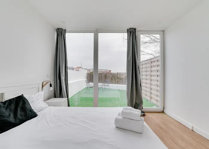 By The Palace - Ajuda *